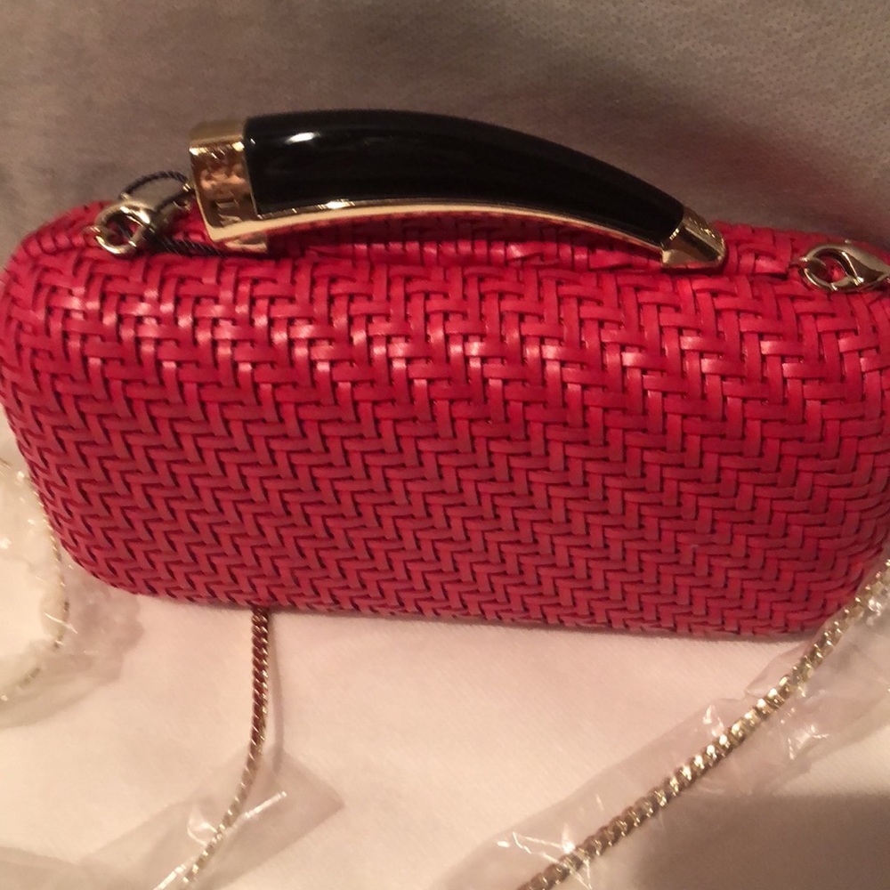 NWT in box Vince Camuto gorgeous habiscus woven leather horn clutch with chain